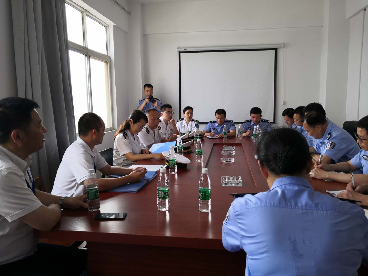 联合食药环开展1.jpg 联合食药环开展1.jpg