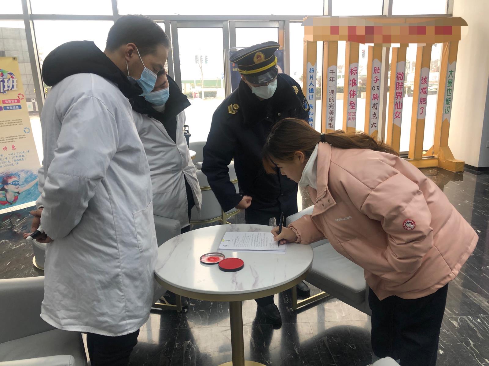 护卫群众保健康——云龙区卫生监督所 查处新年第一例投诉举报1.jpg