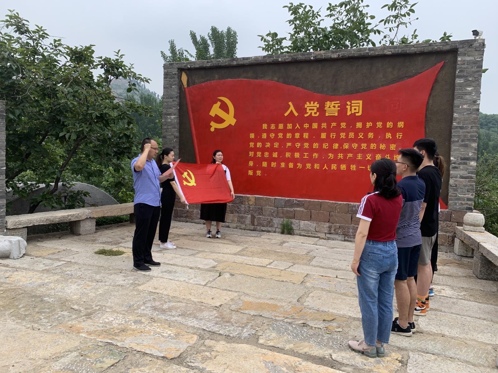 寻访红色足迹 铸牢红色记忆.jpg