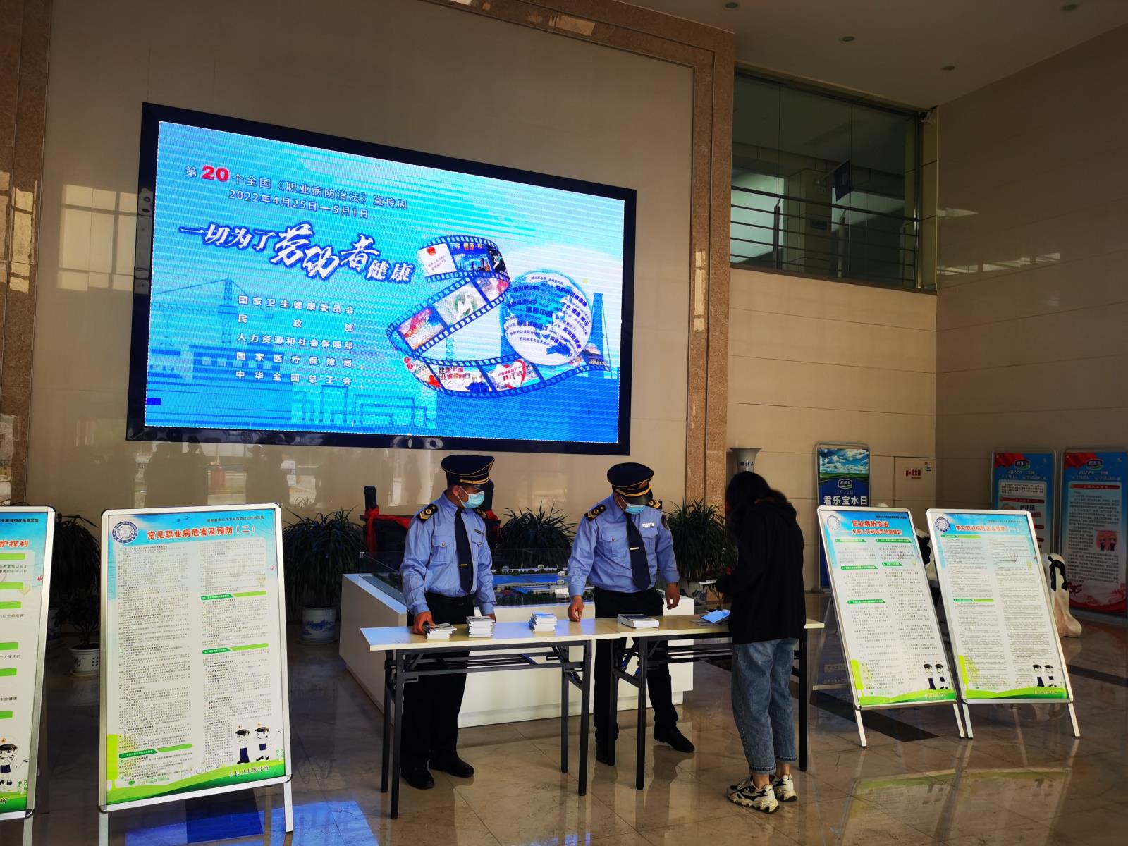 宣传周1.jpg 宣传周1.jpg