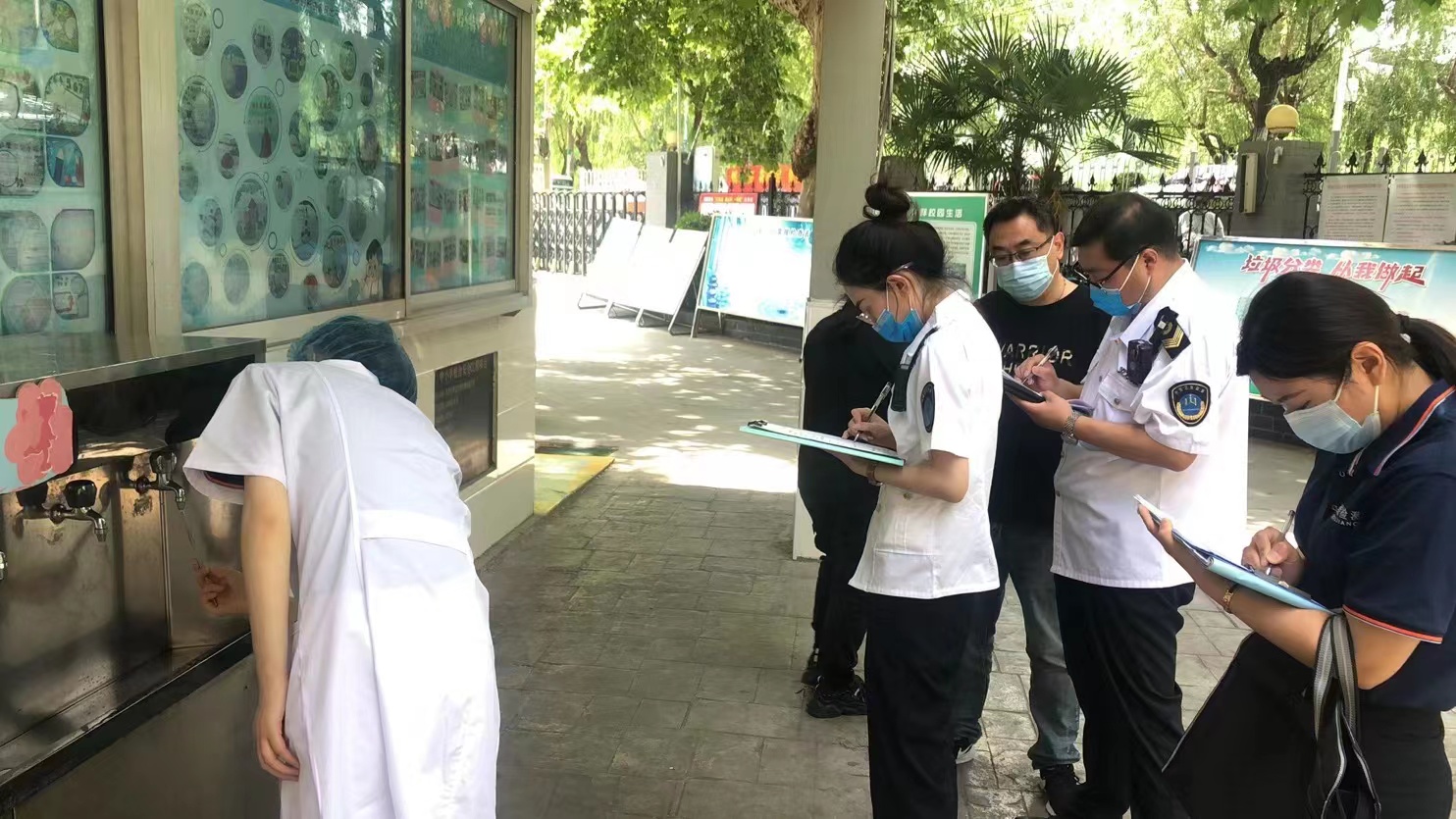 8 鼓楼区卫生监督所开展学校饮用水卫生监督检查工作程琳洁.jpg