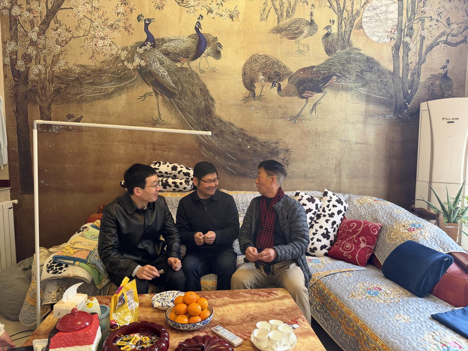 致敬芳华 赓续温情——市疾控中心春节前夕走访慰问离退休老干部1.jpg