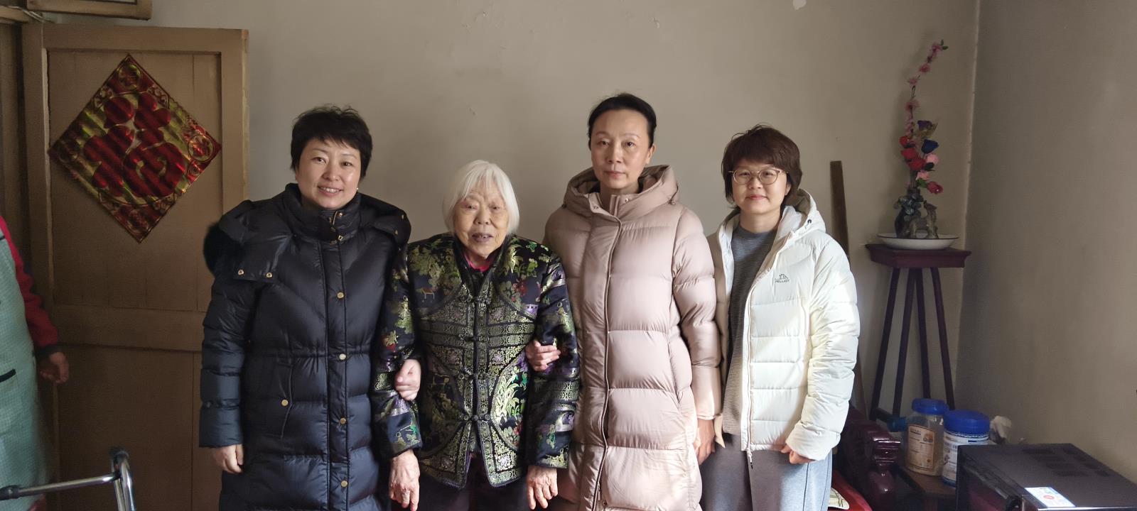 致敬芳华 赓续温情——市疾控中心春节前夕走访慰问离退休老干部3.jpg